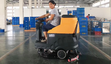 M65駕駛式洗地機(jī)服務(wù)于安徽圖強文具